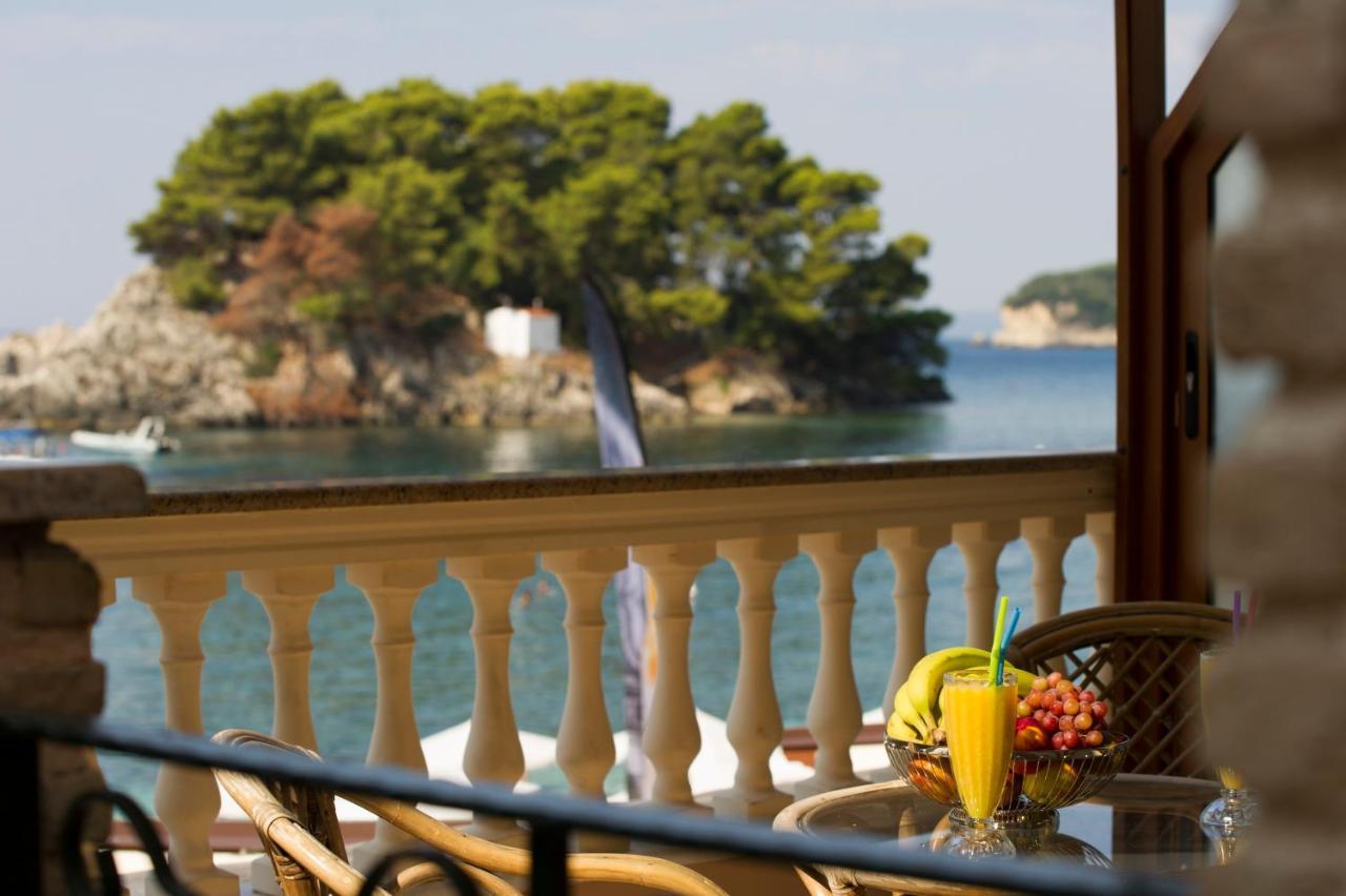 Utopia Parga Bagian luar foto